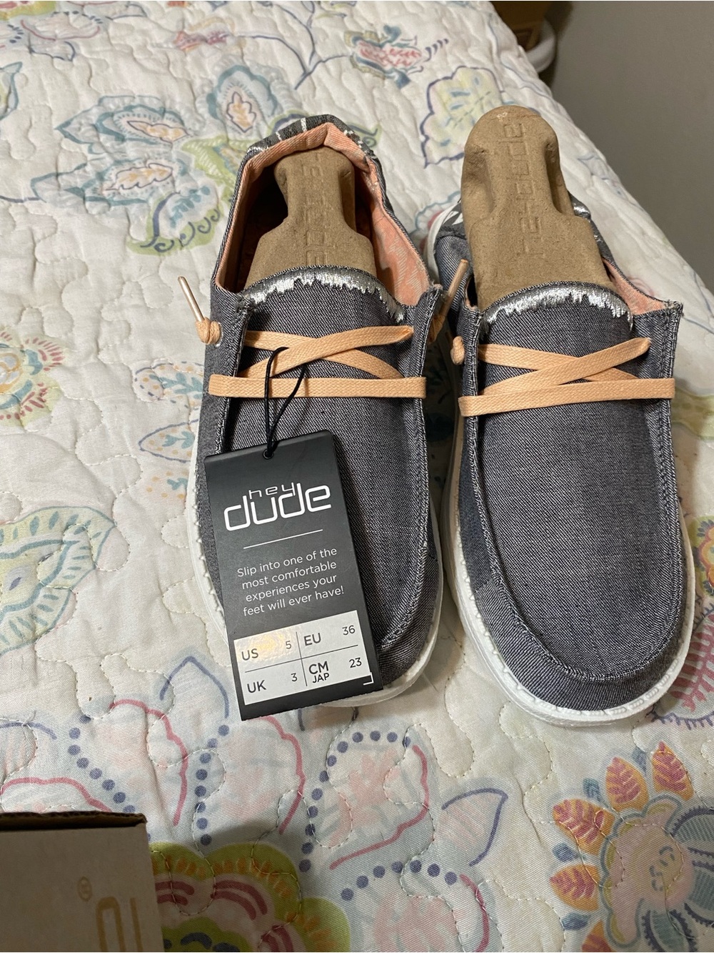New in Box Hey Dudes Wally Stretch Women’s Casual Shoes in Gray with Peach